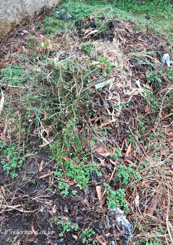 Rolling compost pile