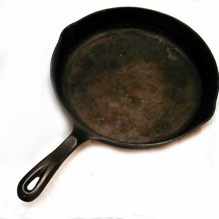 Rusty cast iron pan