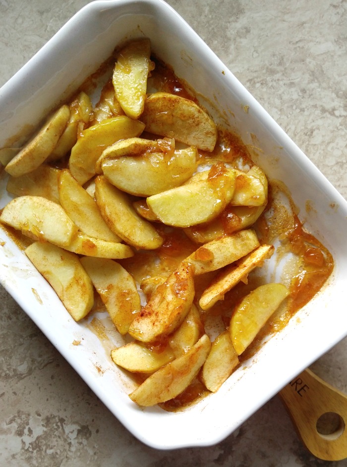 Cooked cinnamon baked apple slices