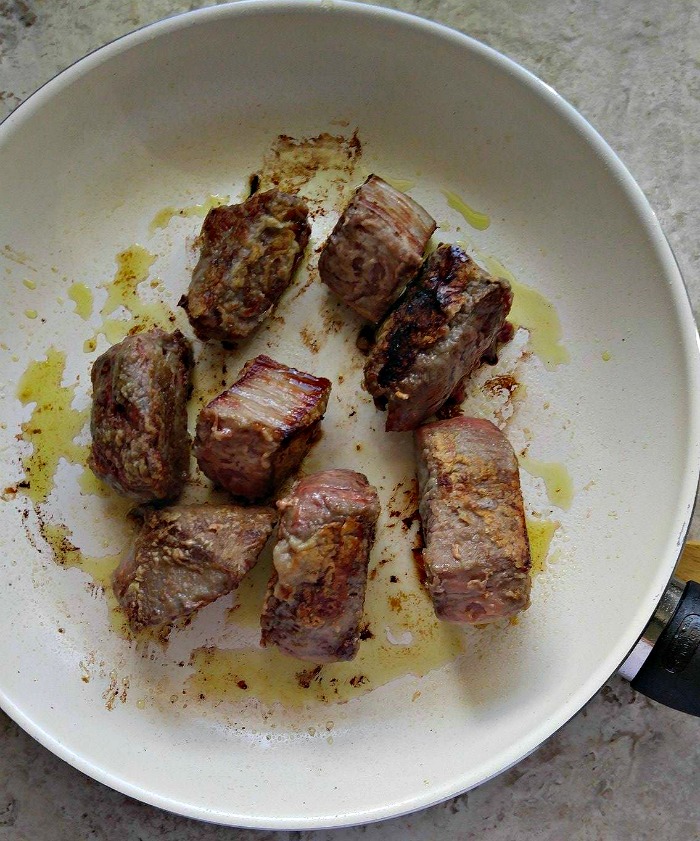 Coat the meat with flour and brown it in oil.