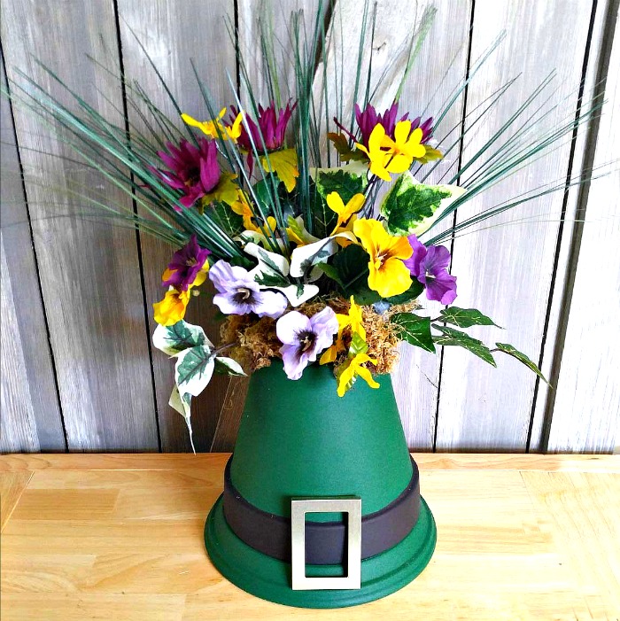 Leprechaun Hat Centerpiece – St. Patrick’s Day DIY Table Decoration