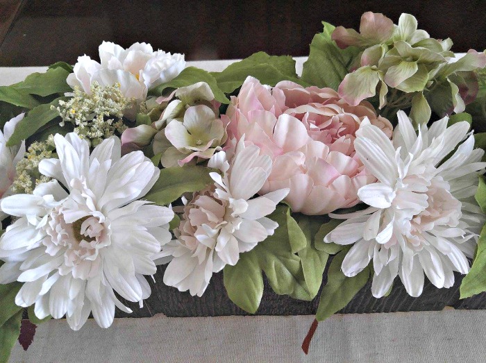 Center section of the table centerpiece