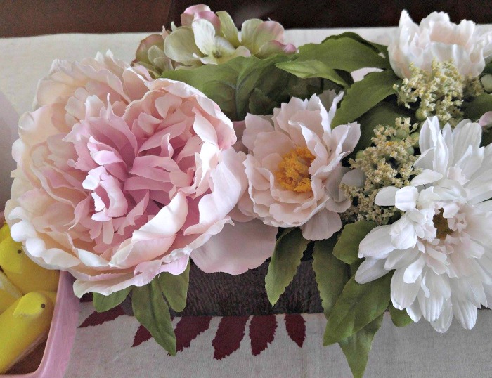 Left side section of the table centerpiece
