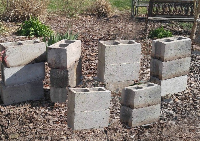 Loose cement blocks