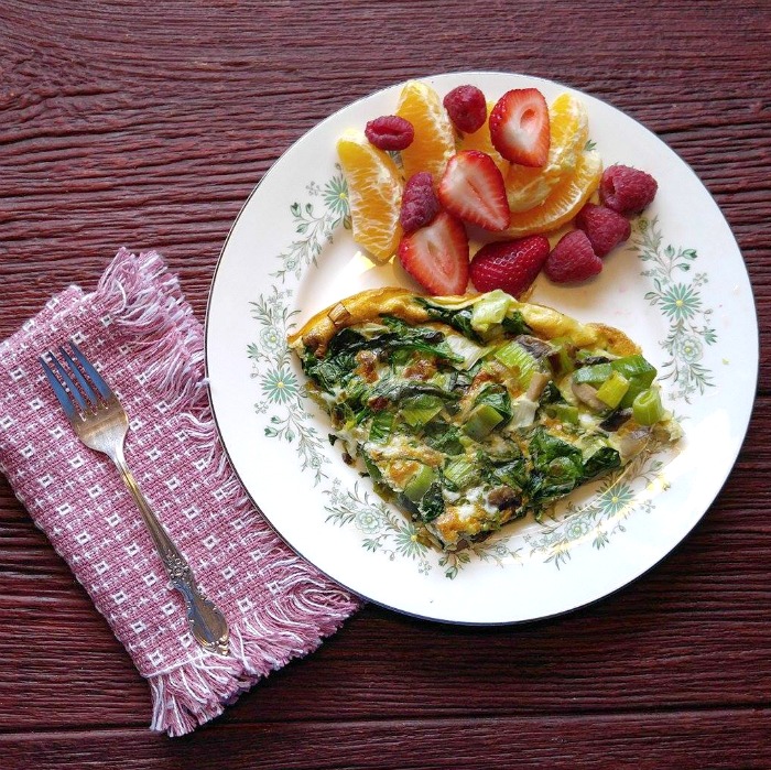 What a great looking breakfast this spinach frittata and fruit makes!
