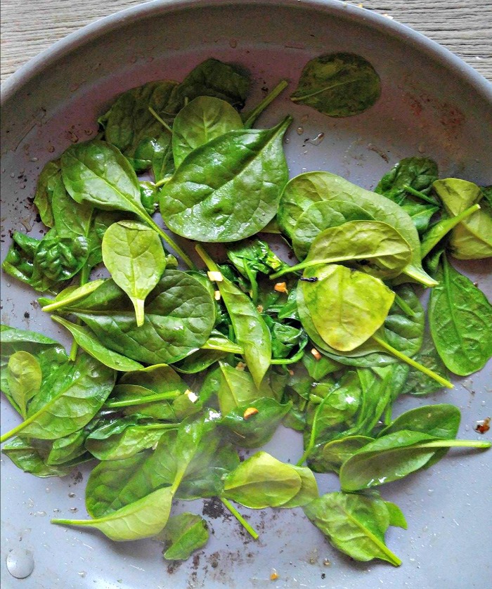 cook garlic and spinach till it wilts
