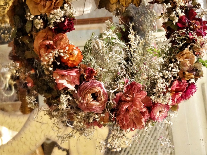 Wreath with dried flowers.