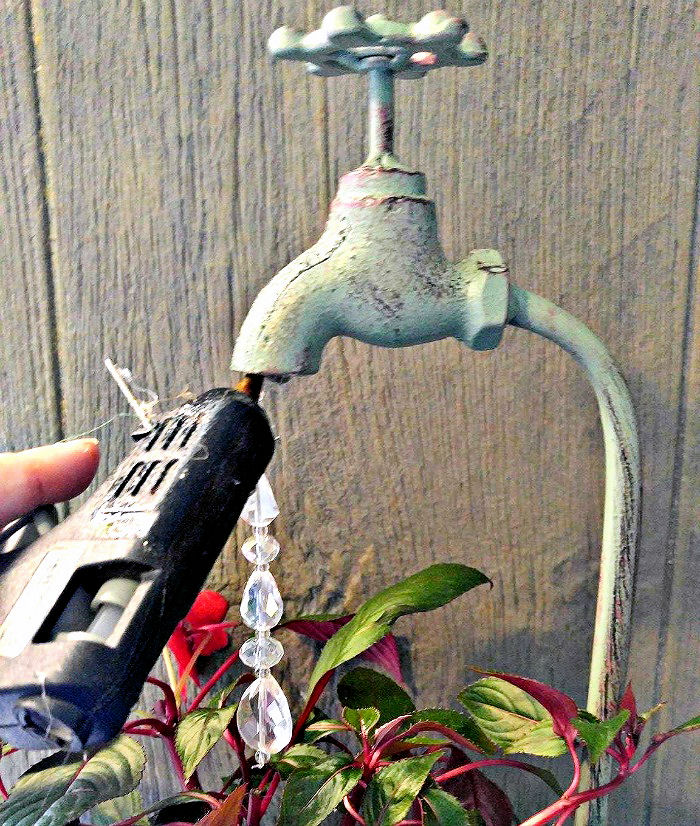 Attaching water drops to planter