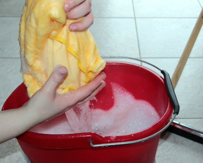 Cleaning bucket