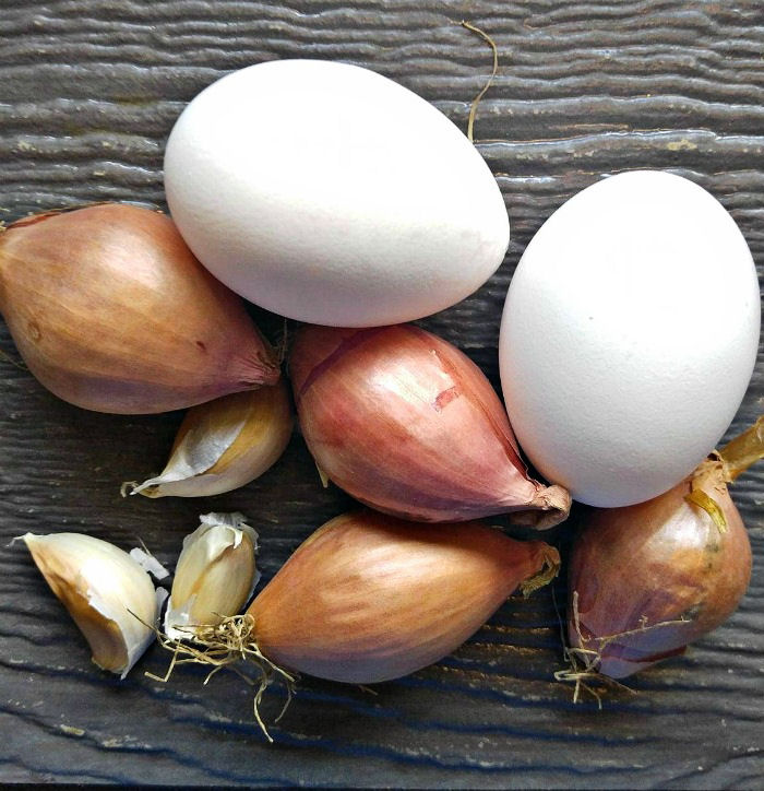 Eggs, shallots and fresh garlic Eggs, shallots and garlic