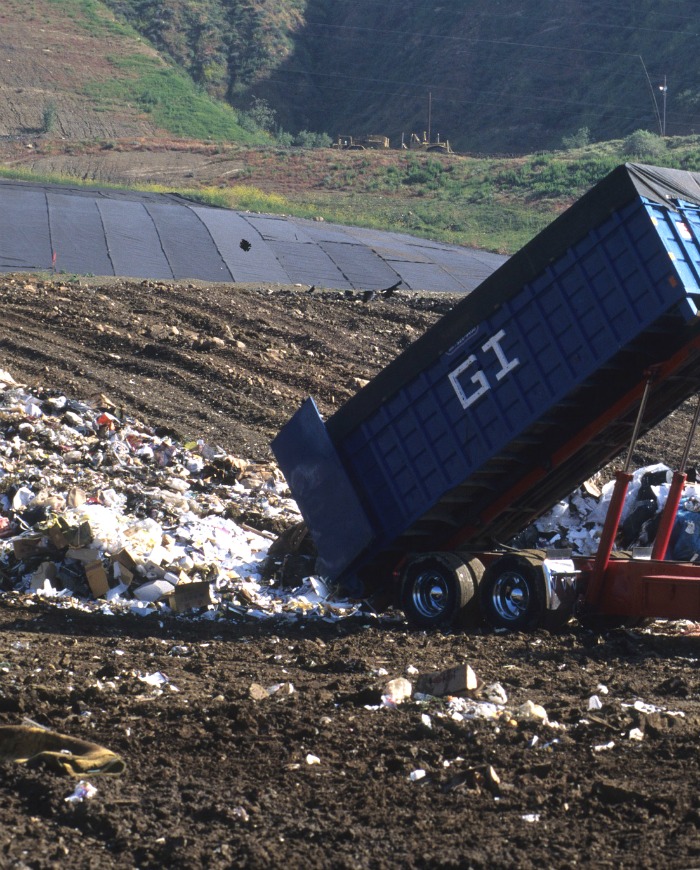 Garden waste and kitchen scraps make up 30% of the landfill volumes. Instead make compost!
