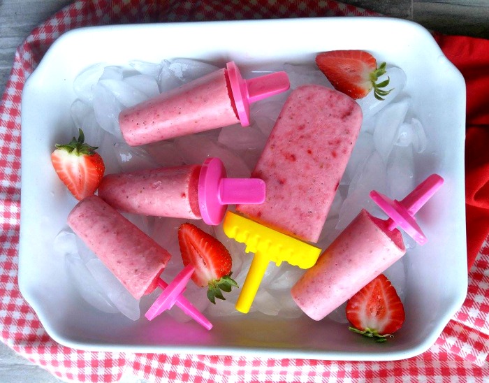 Strawberry yogurt pops on ice