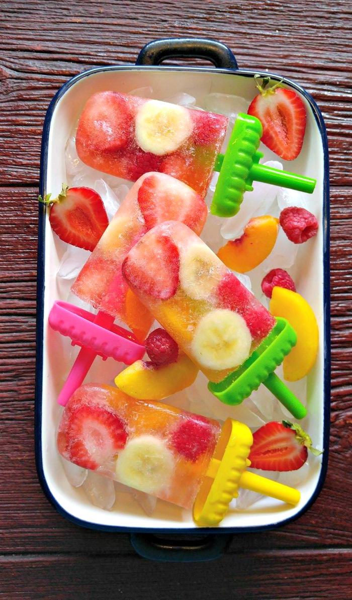 Champagne popsicles are a great boozy sweet treat