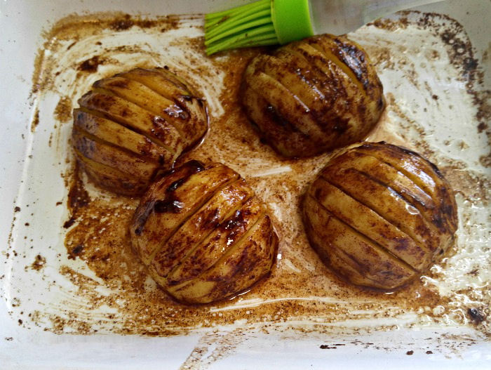 Buttery sugared apples