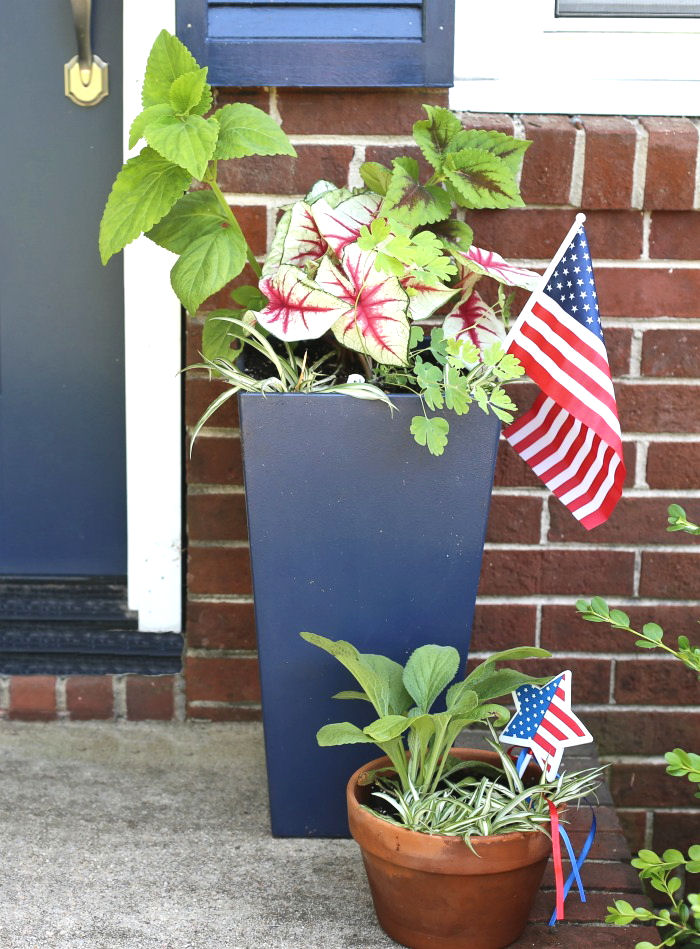 Pair of patriotic planters