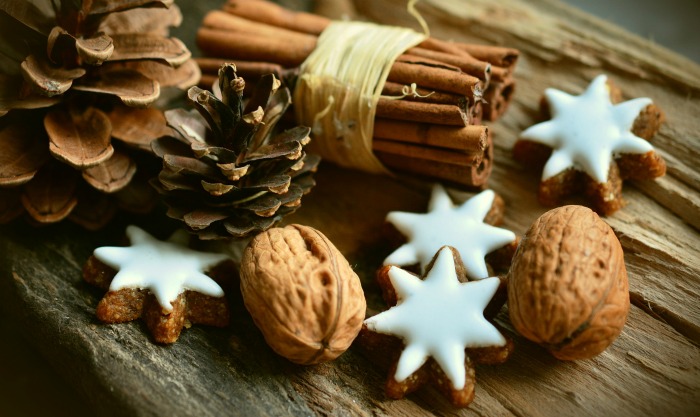 cinnamon, cookie and pine cone display