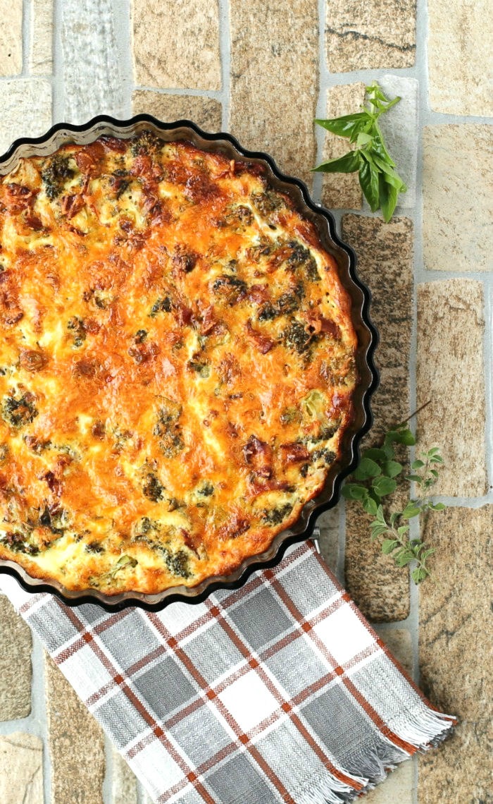 Crustless bacon quiche