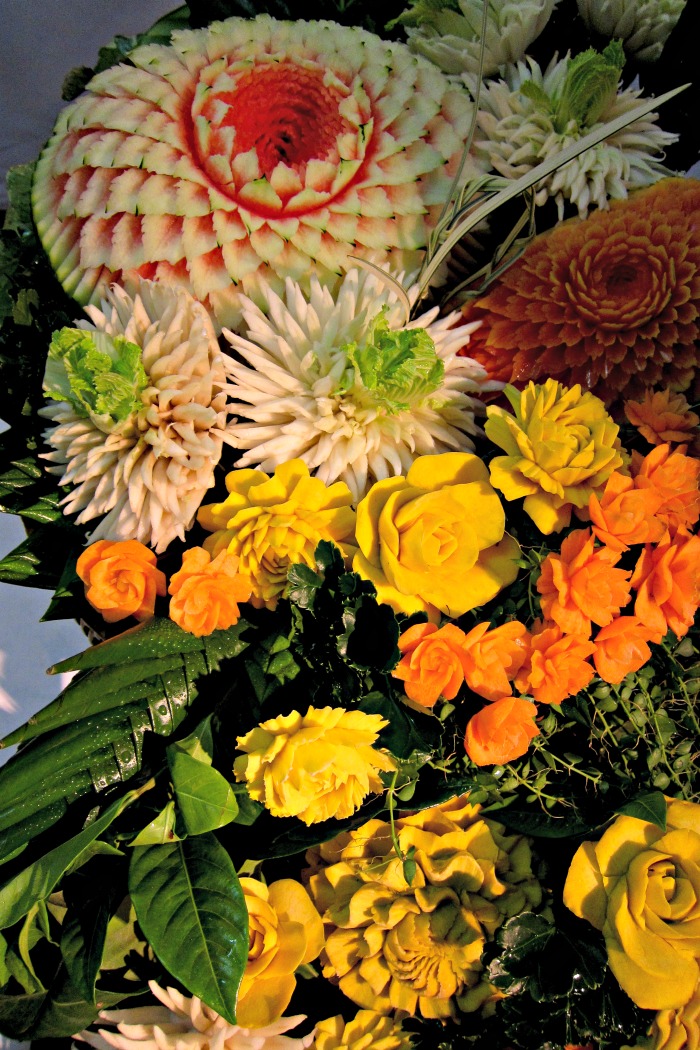 Vegetable carving of flowers