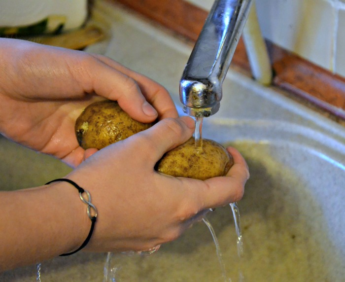 Washing potatoes before vegetable carving