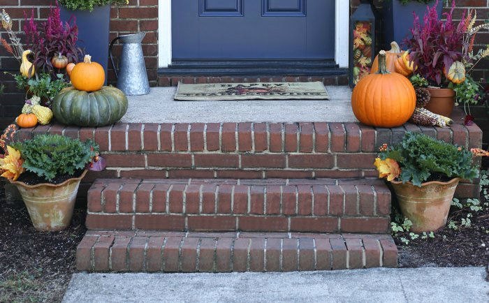 outdoor step decorations Outdoor fall decor ideas - front porch decor for autumn