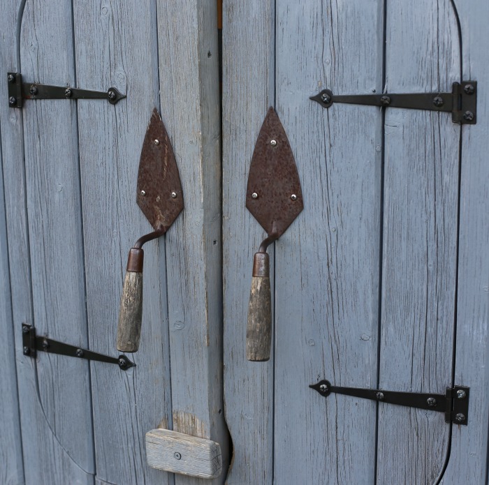 trowels used as door knobs