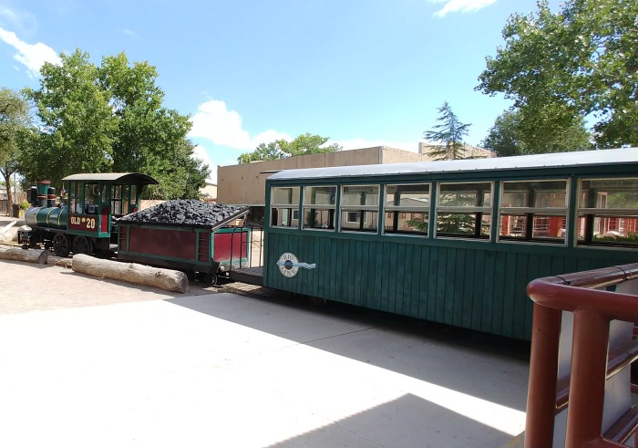 Train at the Albuquerque Aquarium