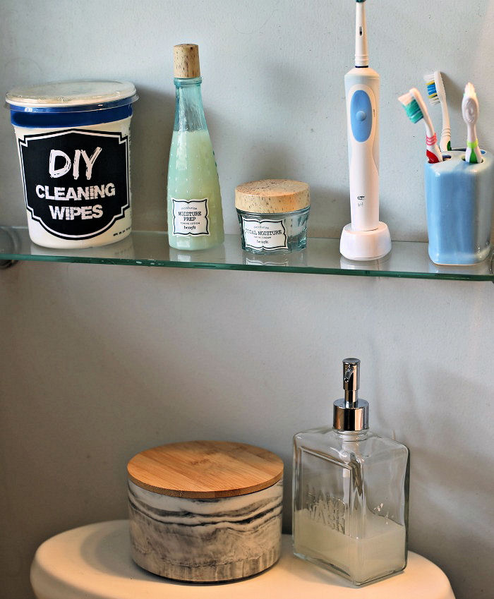 Cleaning wipes in the Bathroom