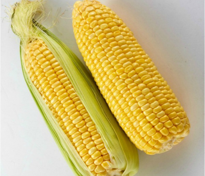 Get silk free corn every time with this fool-proof coking hack