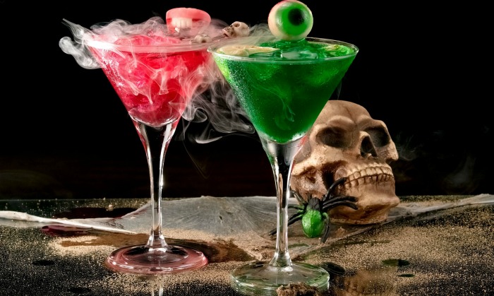 Skull and spider with dry ice Halloween drinks and garnishes.