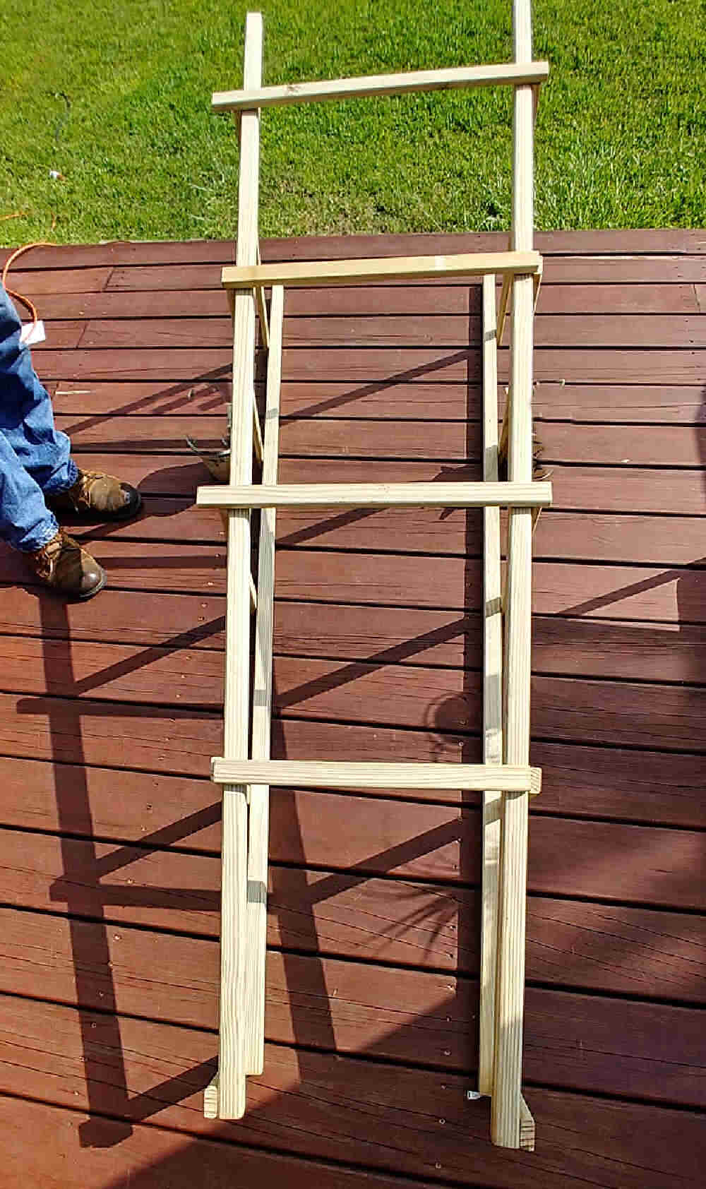 Joining pieces of wood over ladder supports.